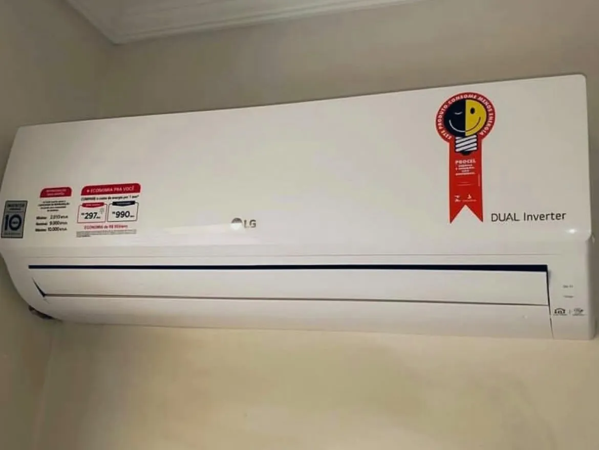 Split LG Dual Inverter instalado em uma sala em Goiânia pela ClimaSystem
